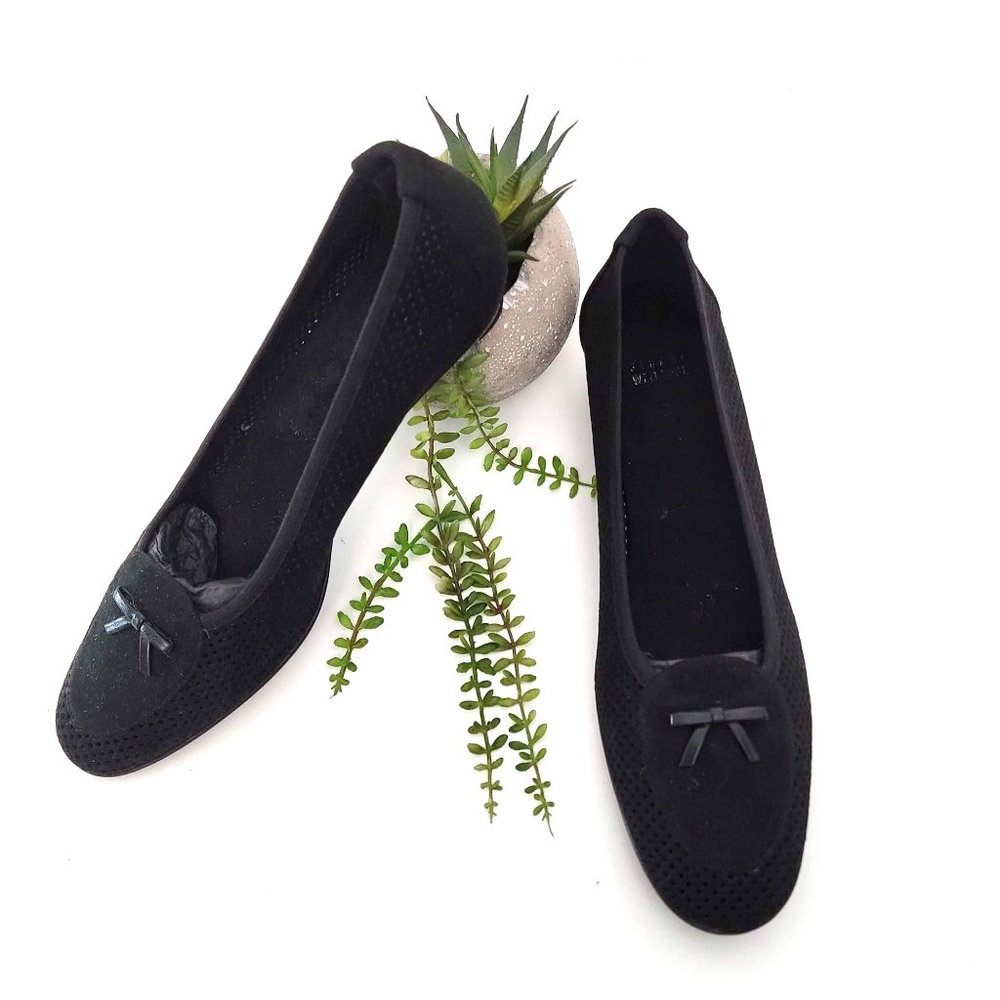 Stuart Weitzman Made in Spain Black Perforated Suede Bow Kitten Heel Flats SZ 11 - Picture 1 of 10